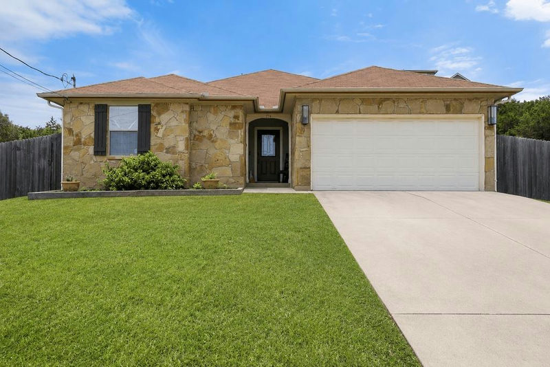 714 Newport Dr — exterior