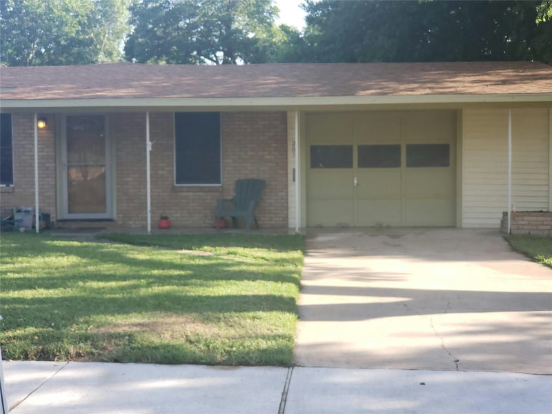 203 W Odell St W — exterior