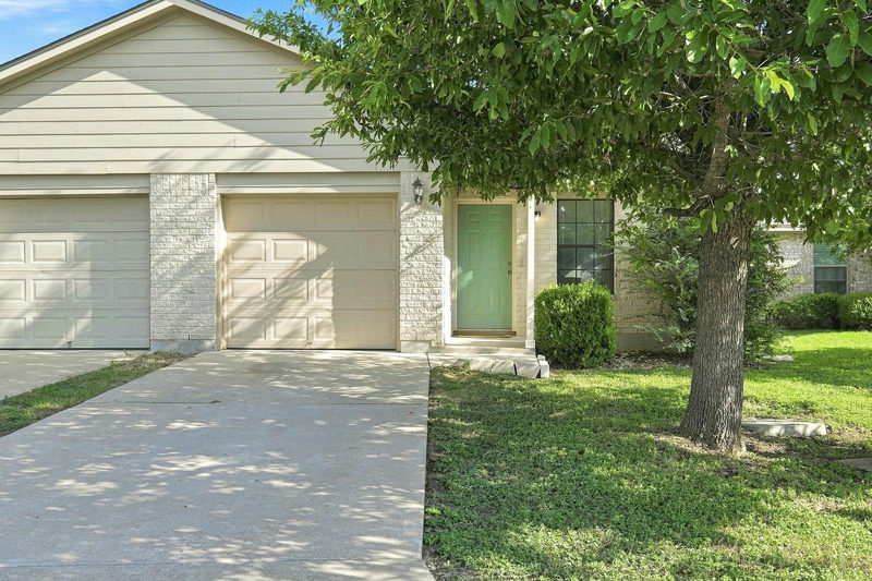 1017 Drovers Cv — exterior