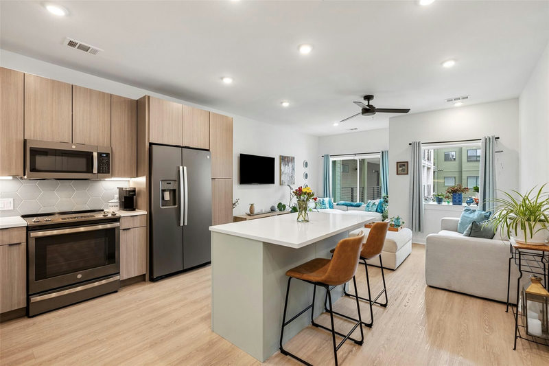 4802 S Congress Ave #411 — exterior