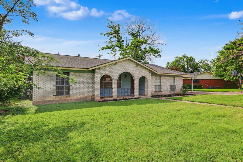 1811 Terry Ln — exterior