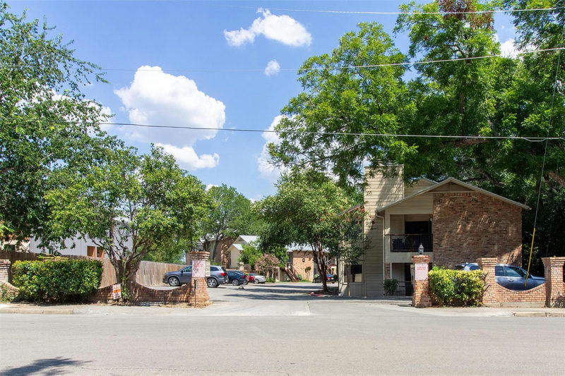 421 W San Antonio St #i 2 — exterior