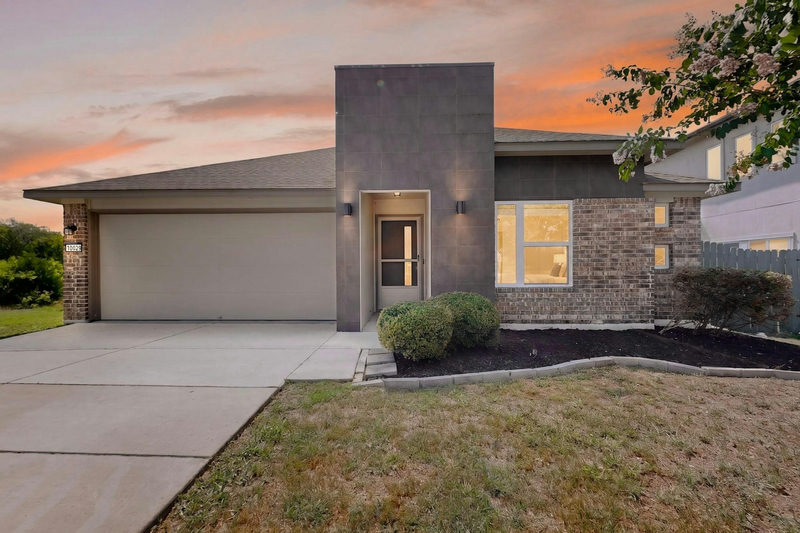 10029 Dalliance Ln — exterior