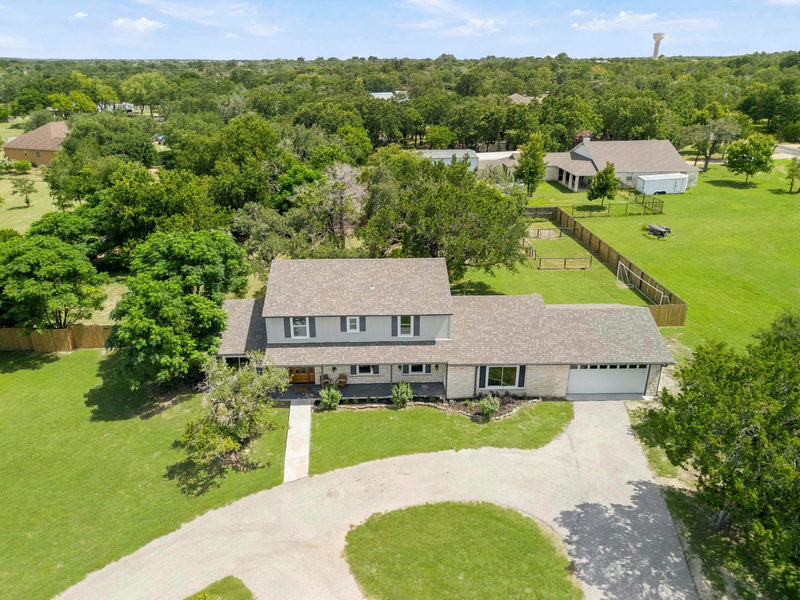 411 Carriage Oaks Dr — exterior