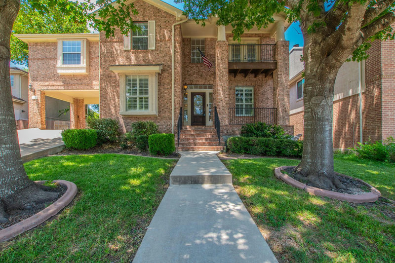 3988 Lord Byron Cir — exterior