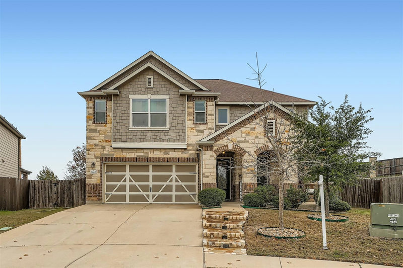 7020 Ondantra Bnd — exterior