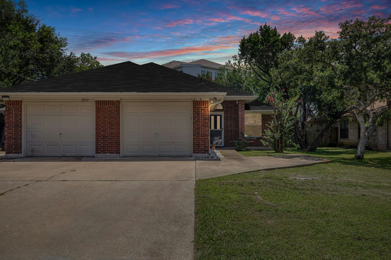 2910 Whisper Oaks Ln — exterior