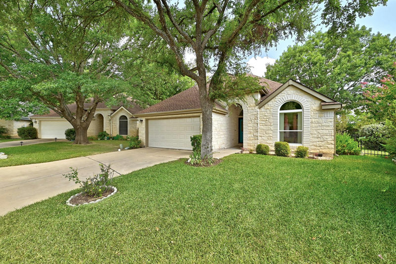 100 Village Dr — exterior