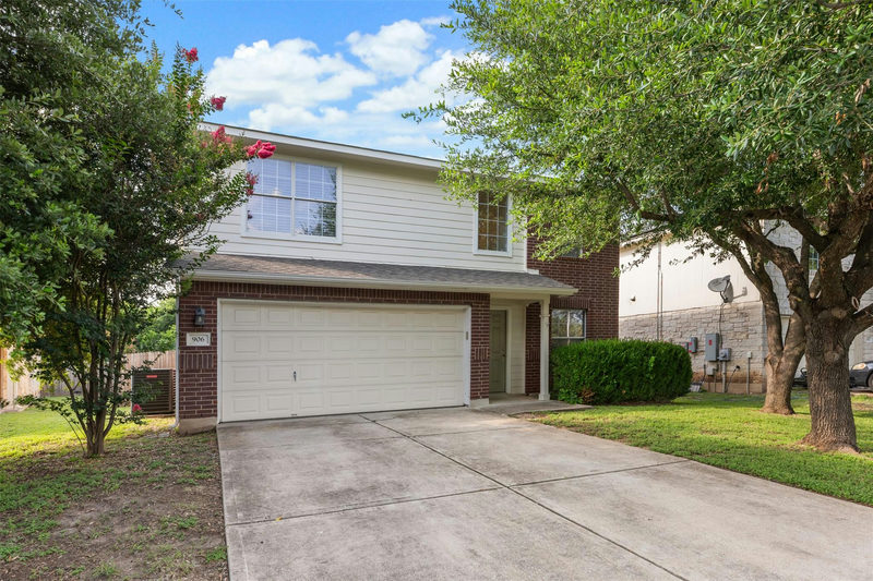 906 Indian Meadow Dr — exterior