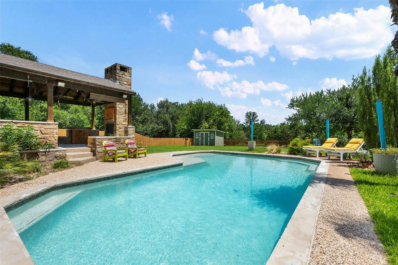4011 Honey Bear Loop — exterior