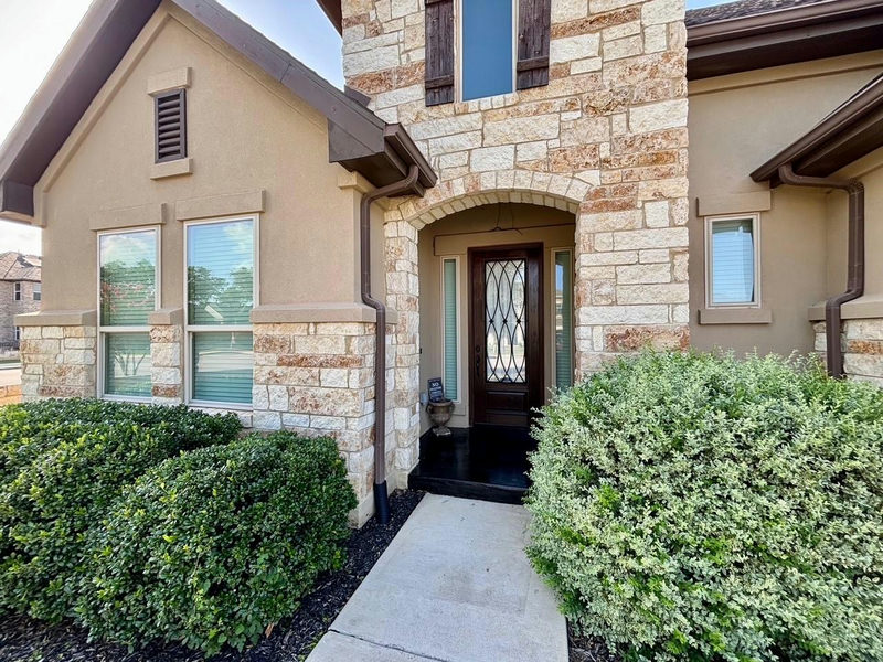 820 Desaix Dr — exterior