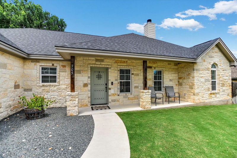 705 Woodland Park Dr — exterior