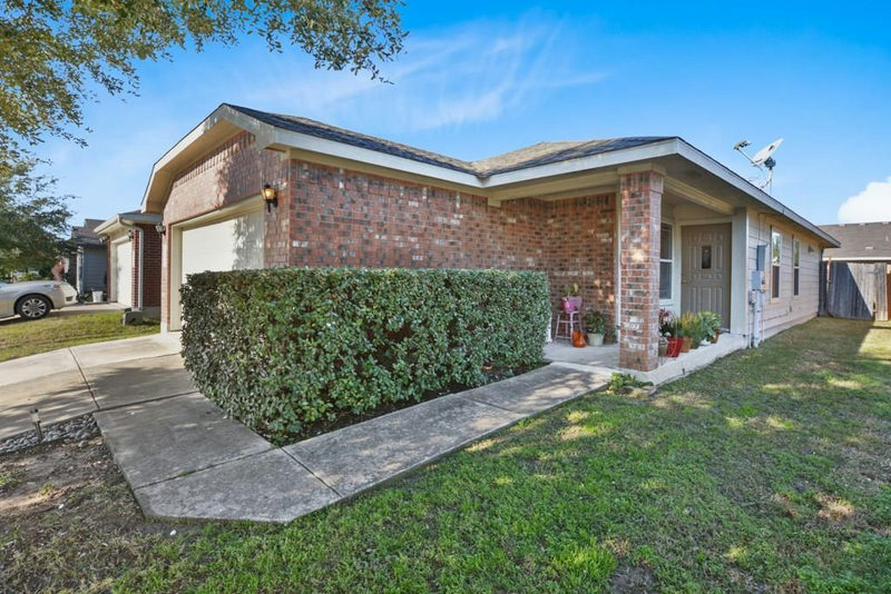 7608 Cayenne Ln — exterior