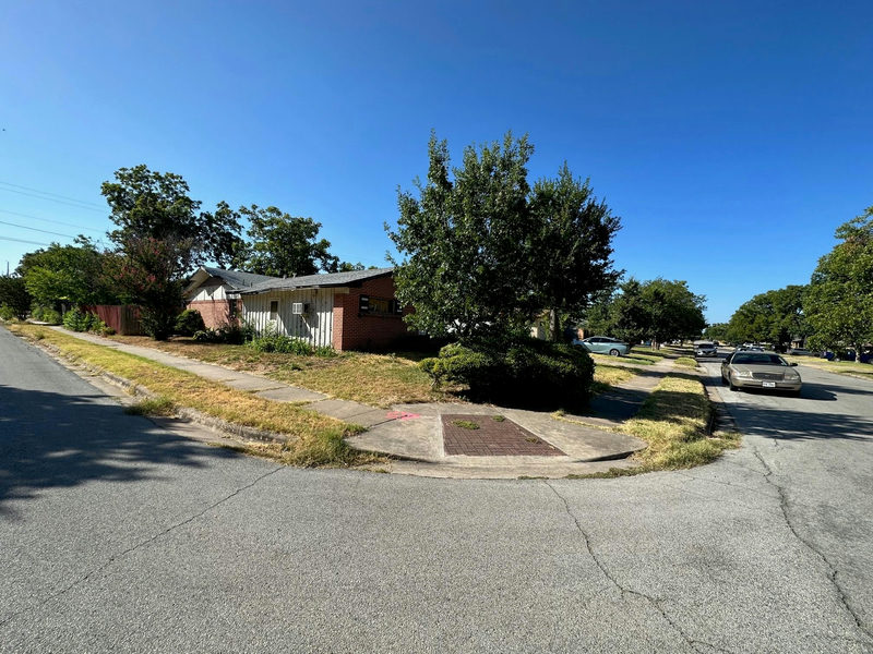 8311 Briarwood Ln — exterior