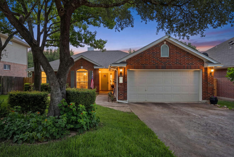 810 Hilltop Dr — exterior