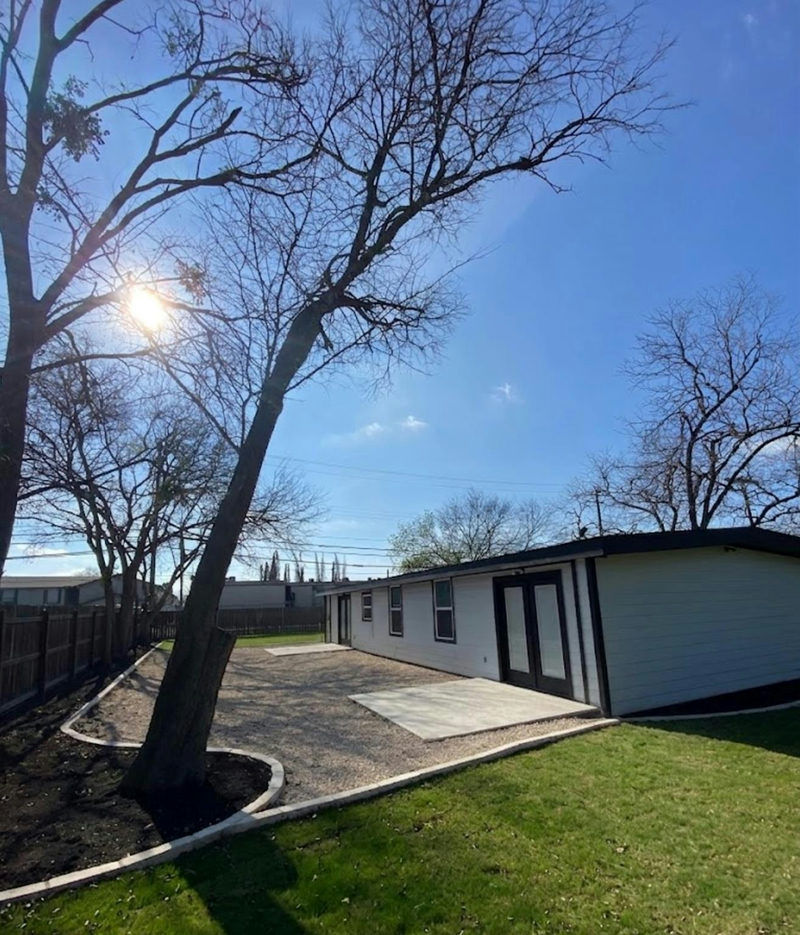 1102 Clayton Ln — exterior