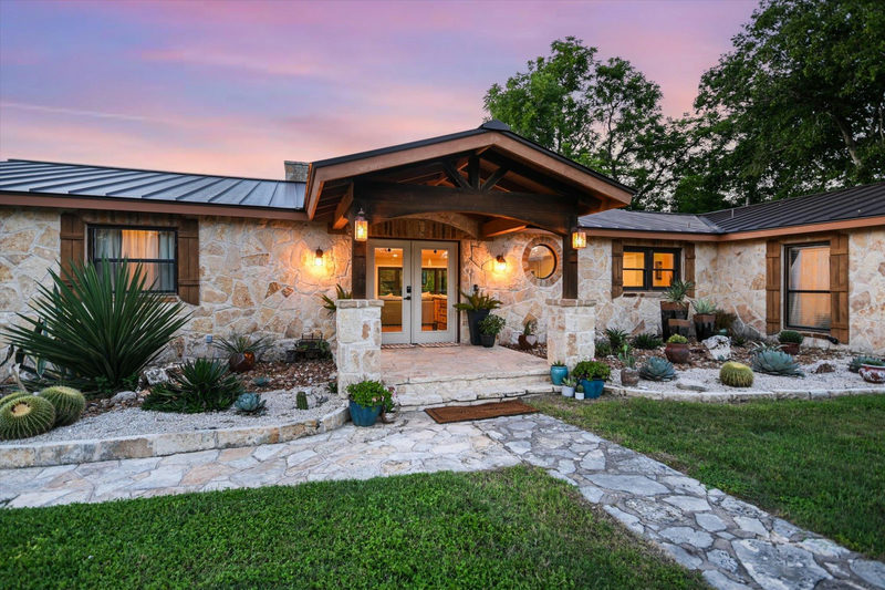 2411 Spoke Hollow Rd — exterior