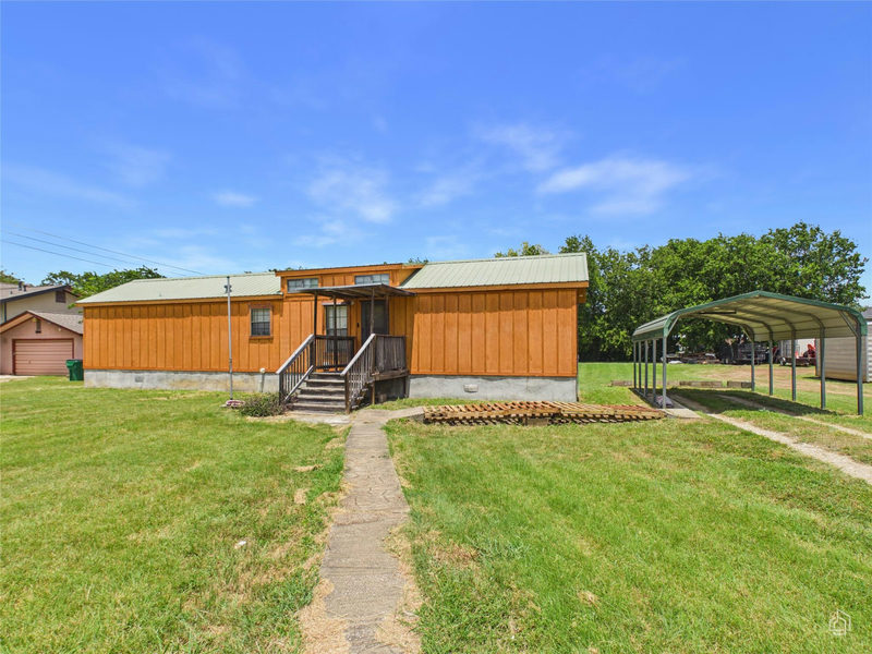 202 N Mustang Ave — exterior