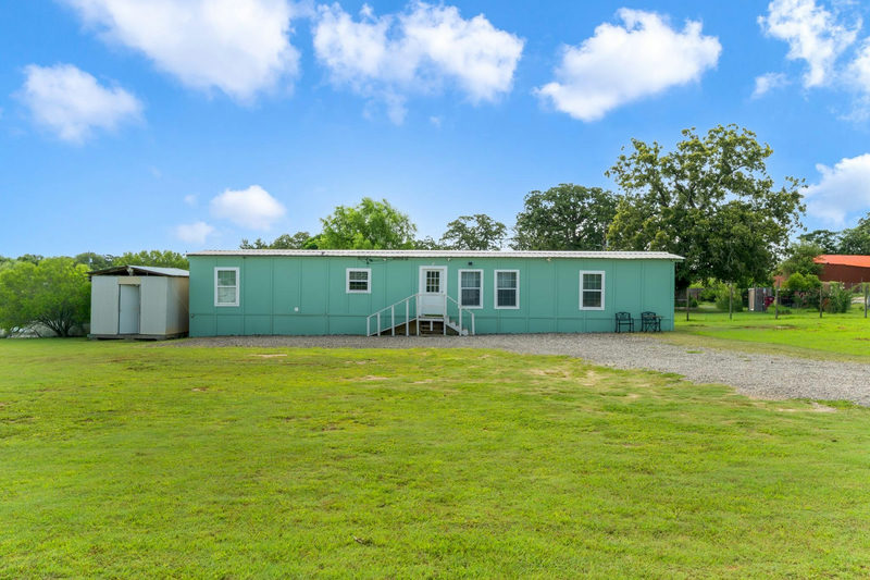 235 Thompson Rd — exterior