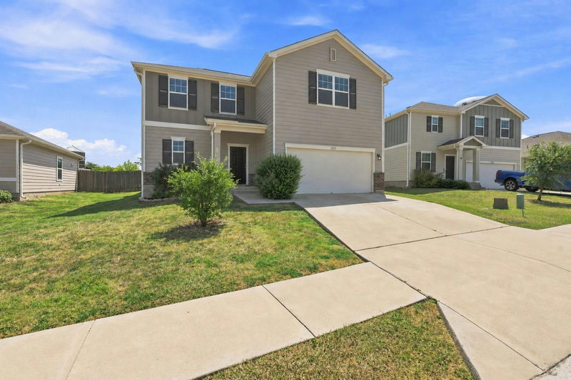 13513 Robert Wagner Bnd — exterior