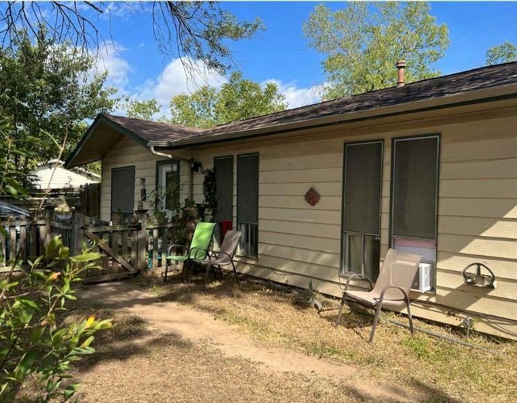 6112 Larch Ter — exterior