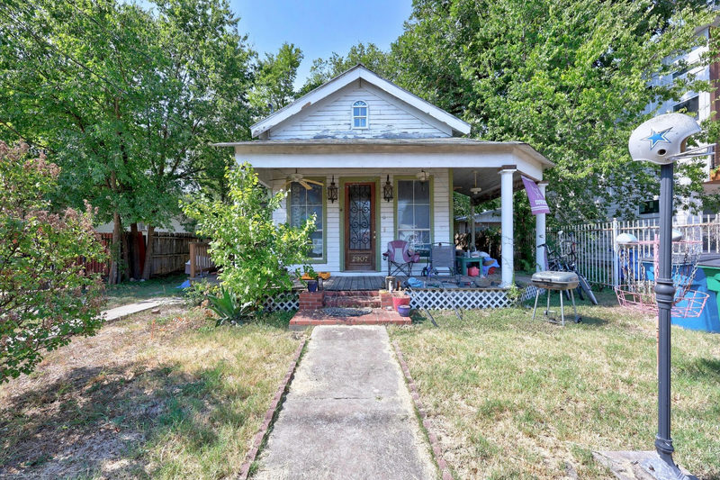 2907 E 5th St — exterior