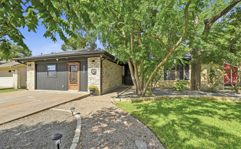 303 Pin Oak Dr — exterior