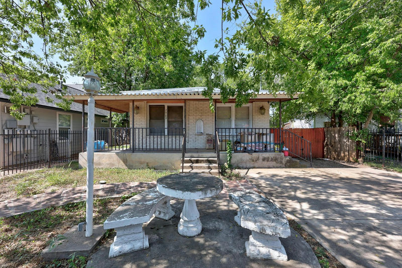 2909 E 5th St — exterior