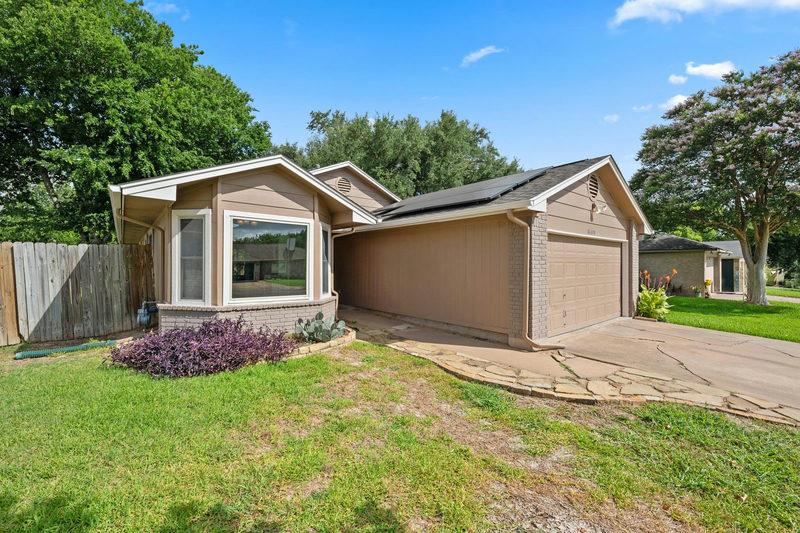 16308 Parkway Dr — exterior