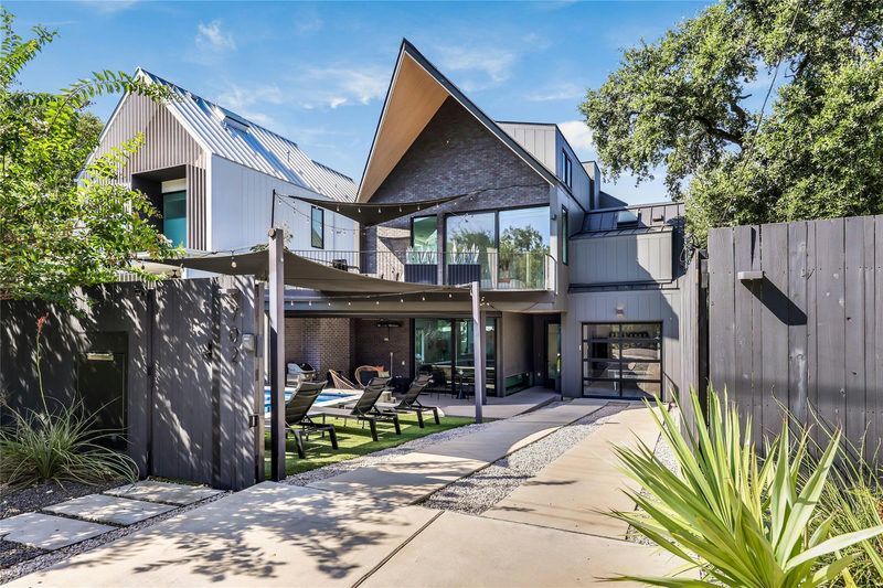 702 W Elizabeth St — exterior