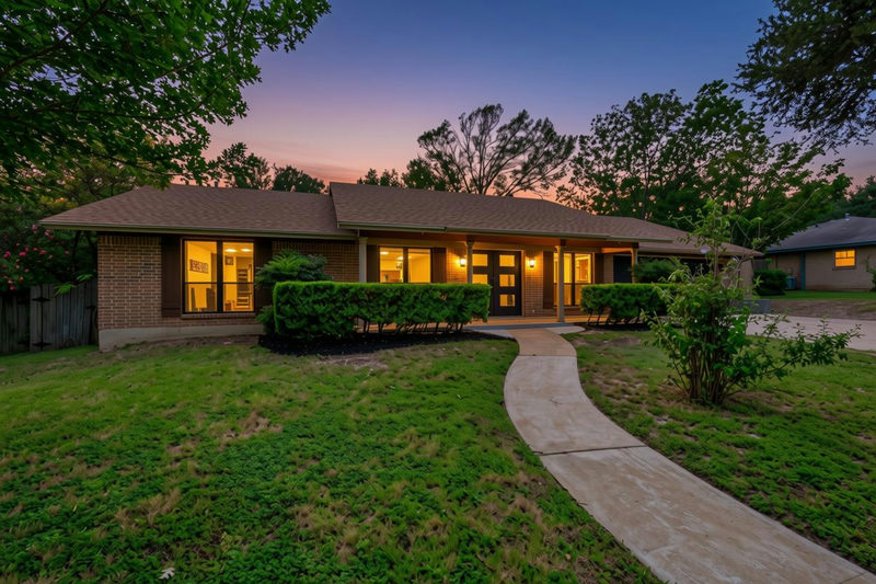 2205 Monarch Dr — exterior