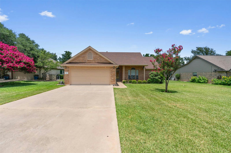 106 Stacey Ln — exterior