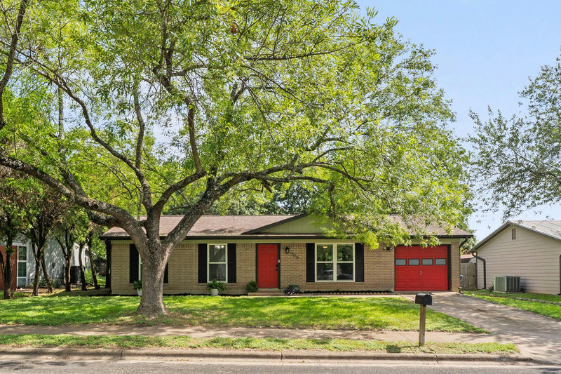 705 Dulwich St — exterior