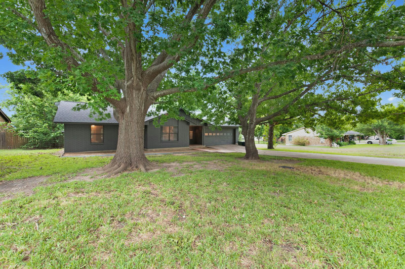 1501 Wofford Dr — exterior
