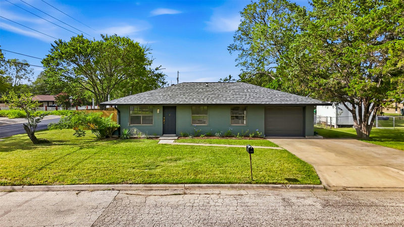609 Magnolia St — exterior