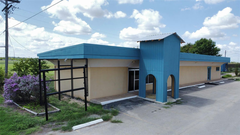 16870 N State Highway 123 — exterior