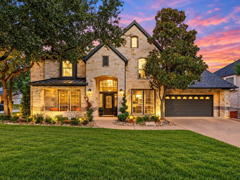 2700 Lothian Dr