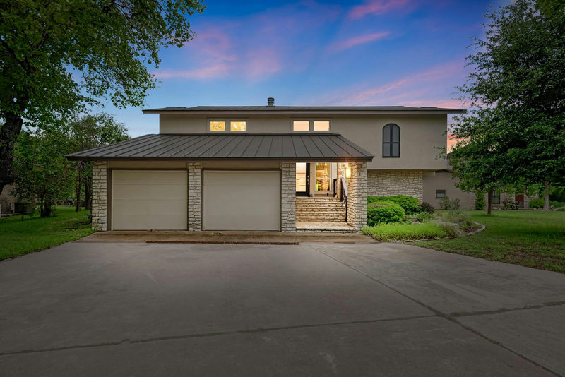 320 Lucy Ln — exterior