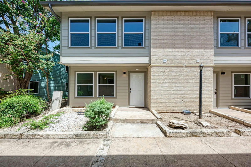 2124 Burton Dr #136 — exterior