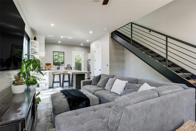 706 Valdez St #2 — exterior