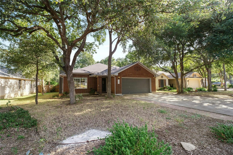 1005 Haleys Way Dr — exterior