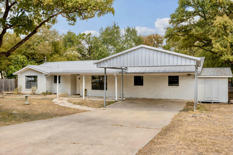 1011 Serenada Dr — exterior