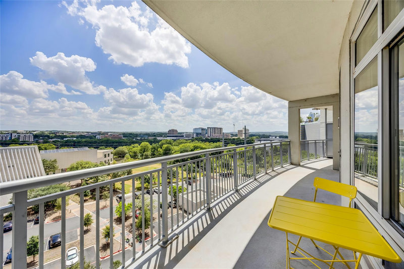 603 Davis St #811 — exterior