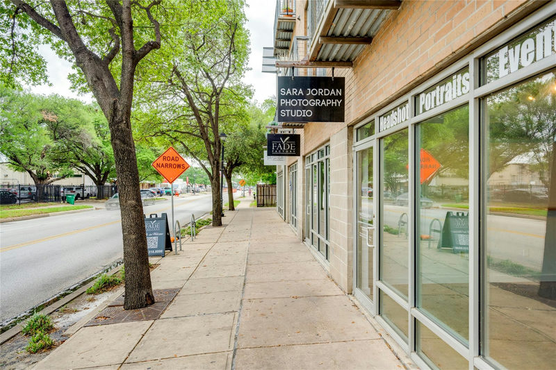 1601 E Cesar Chavez St #104 — exterior
