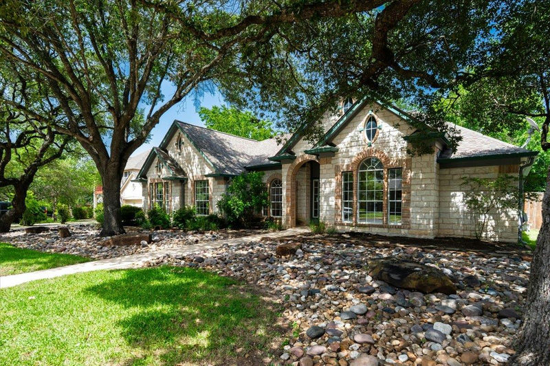 2513 Niemann Dr — exterior