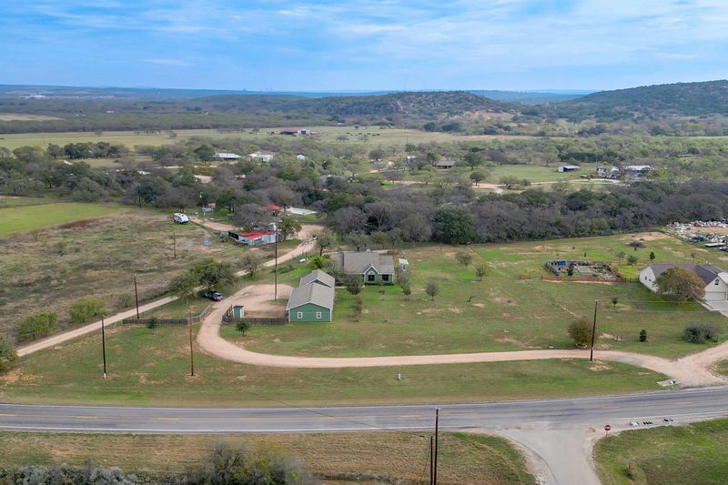 2901 Fm 1980 — exterior