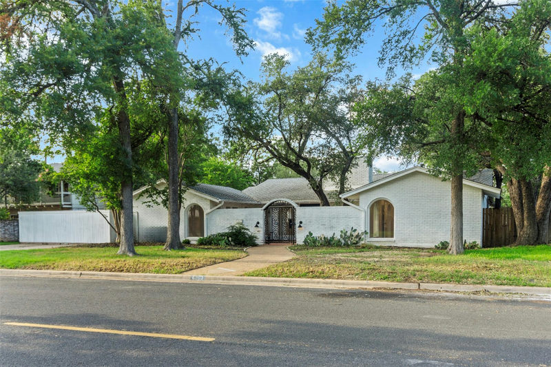 4202 N Hills Dr — exterior