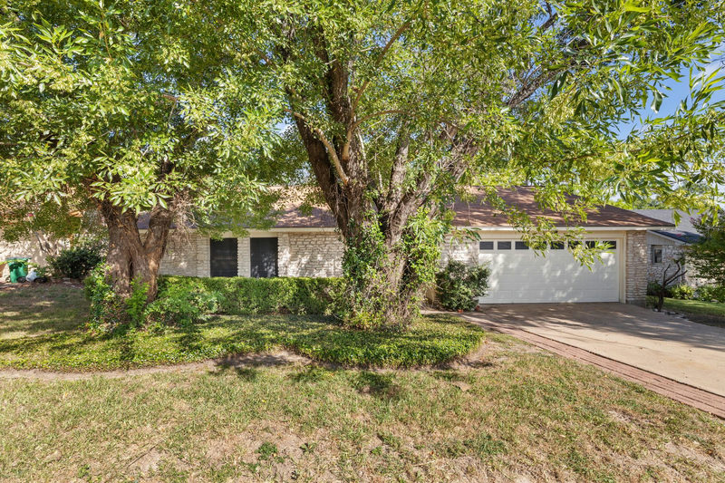 1030 Wisteria Trl — exterior