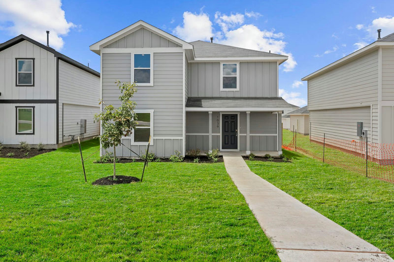 1039 Phantom Hill Blvd — exterior