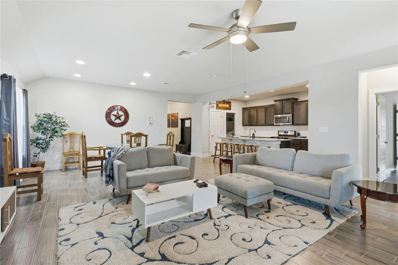 3543 Pauling Loop — exterior